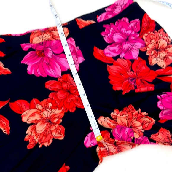 Susan Graver Regular Printed Liquid Knit Pull-On Wide Leg Pants ~ Black/Coral - Picture 6 of 8